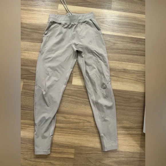 Alphalete fitted adjustable jogger w/ pockets